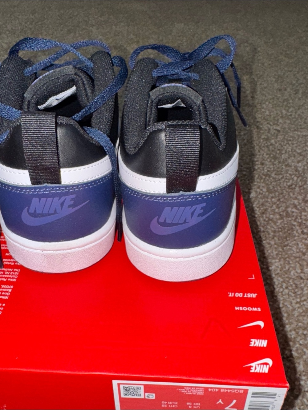Nike Men's Navy, Black & White Low-Top Sneakers - Picture 5 of 6